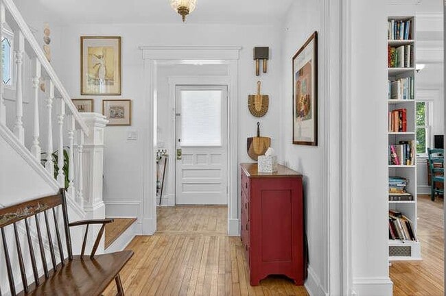 Building Photo - 25 Soundview Ave