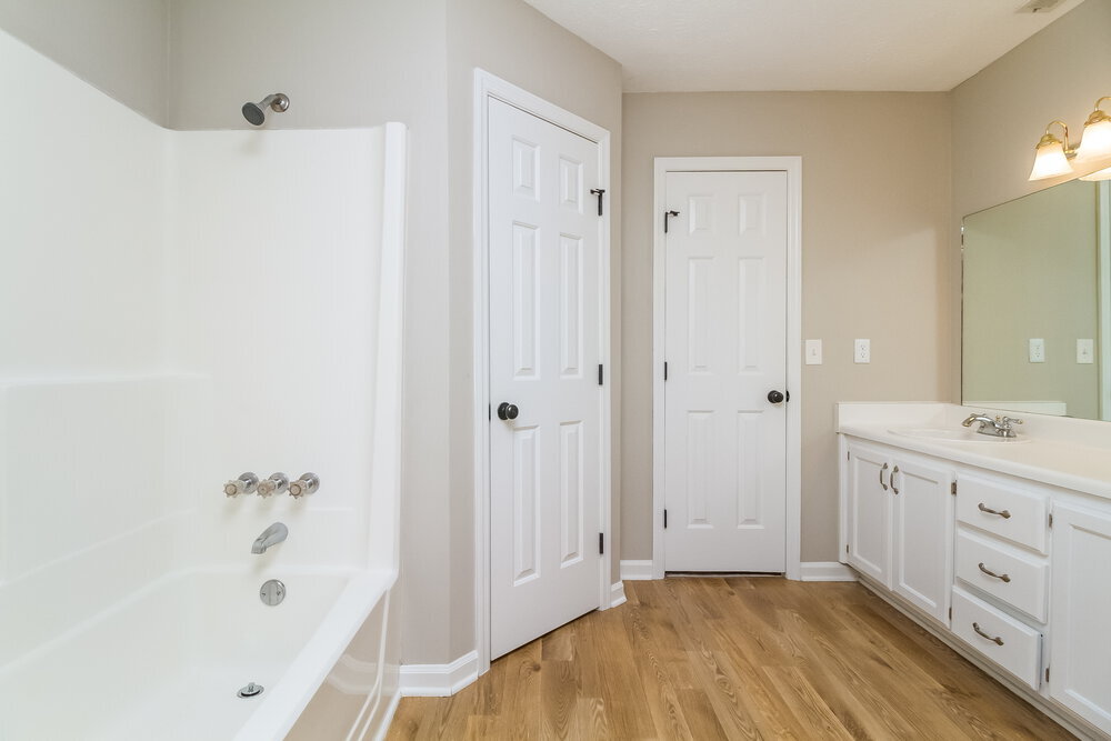 Building Photo - 494 Forest Ridge Dr