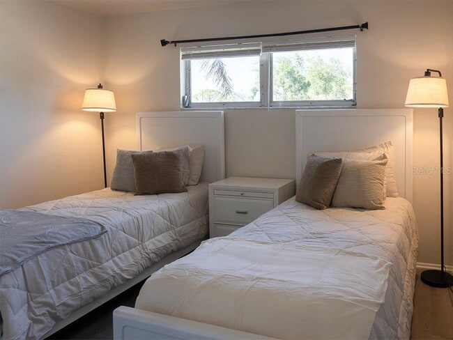 Building Photo - 400 Base Ave E Cmn