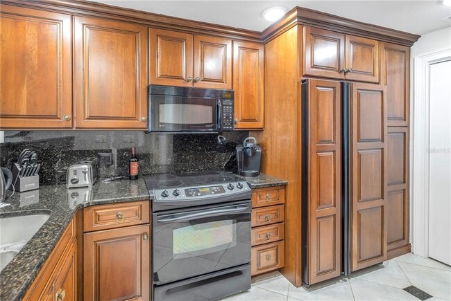 Building Photo - 1 Beach Dr SE