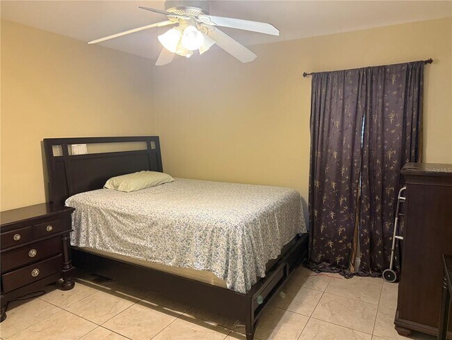 Building Photo - 725 Bristol Forest Way