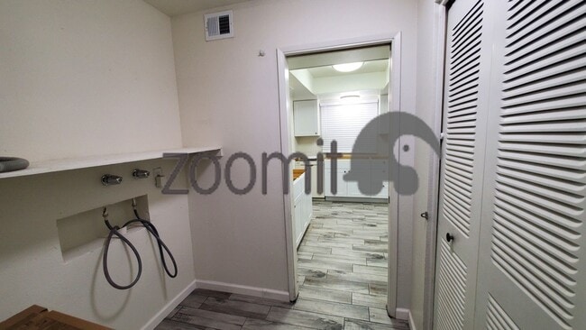 Building Photo - COOMING SOON! Beautifully upgraded house located in the vibrant city of Tempe, AZ