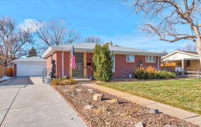 Building Photo - 3055 Victor St