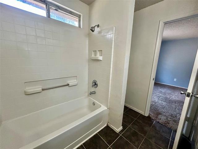 Building Photo - 909 Meadowlark Dr