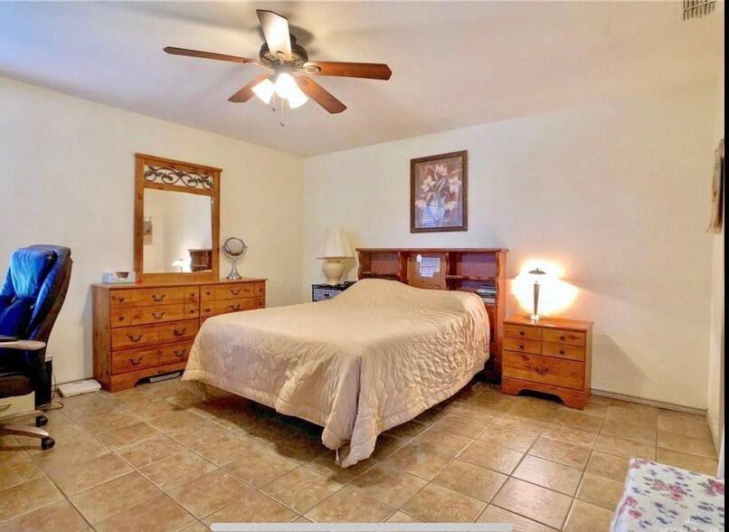 Master bdrm - 1305 Ambrosia Dr