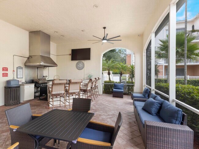 Building Photo - 9309 Myrtlewood Cir W