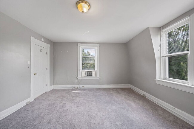 Building Photo - 494 Riddle Rd