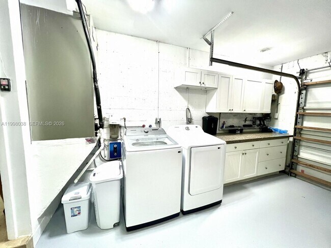 Building Photo - 1361 N Fieldlark Ln