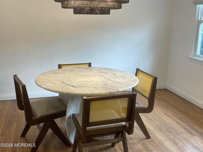 Building Photo - 81 Hollywood Ave