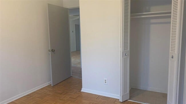 Building Photo - 609 Bissonet Ln