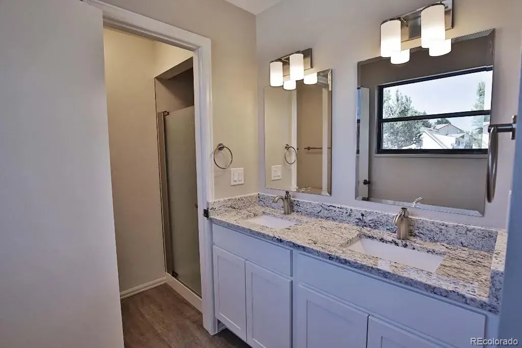 Master bathroom - 7504 W Quarto Ave