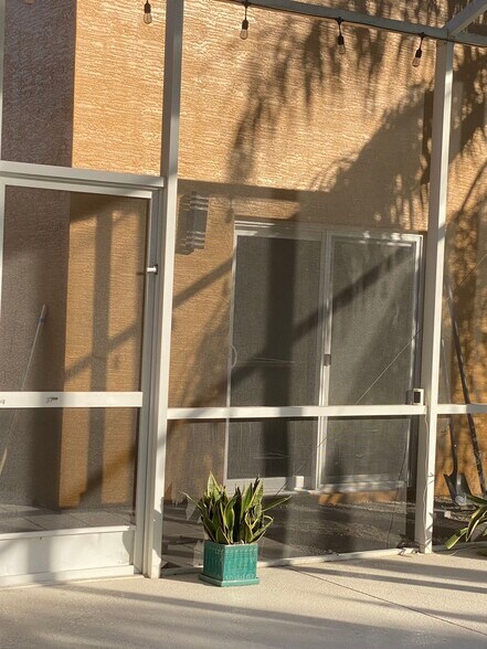 Building Photo - 628 Hills Blvd