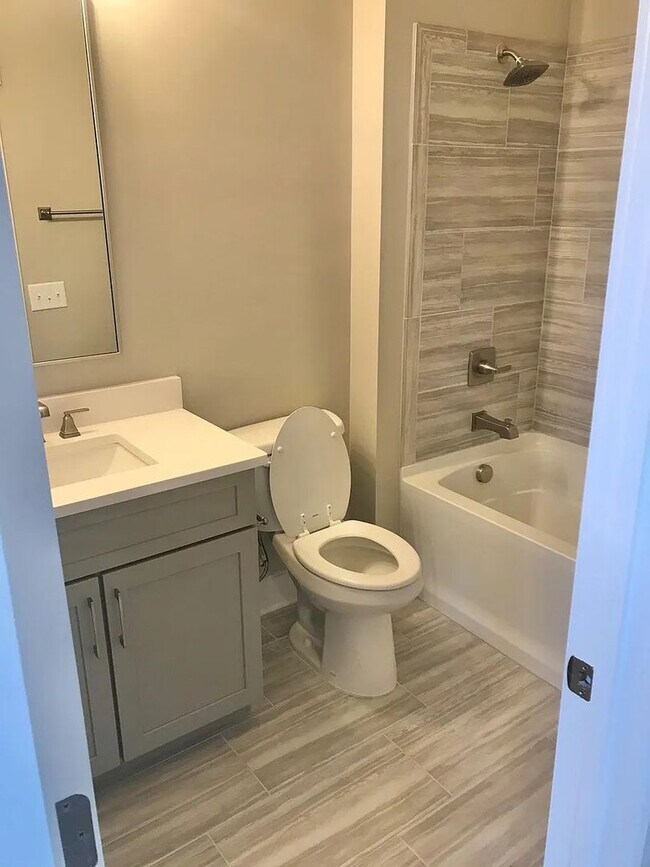 Building Photo - Stunning Modern Townhouse in the Heart of ...