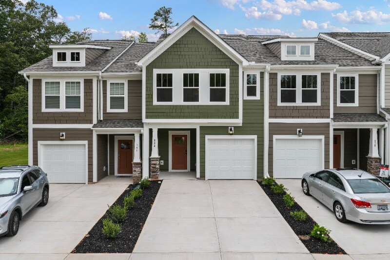Primary Photo - 142 Shager Pl