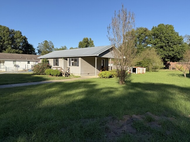 Building Photo - 3 Bed / 2 Bath Rental House in Sylacauga, AL