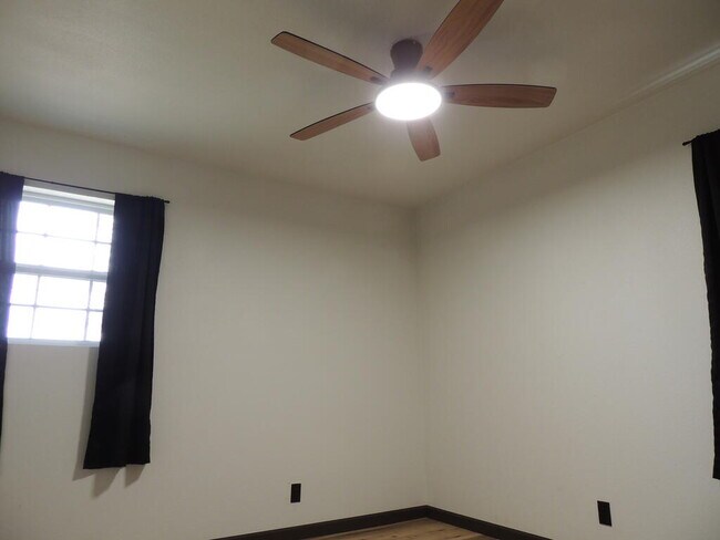 Building Photo - 2816 Catalina Dr