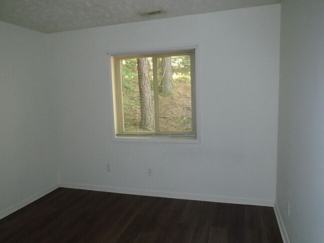Building Photo - 2 bedroom 2 bath!