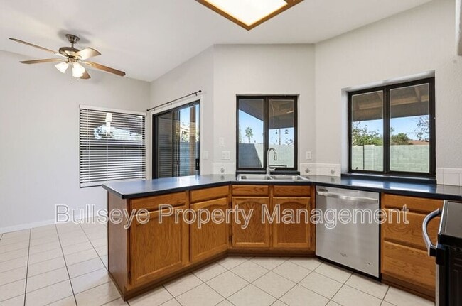 Building Photo - 4566 W Shannon St