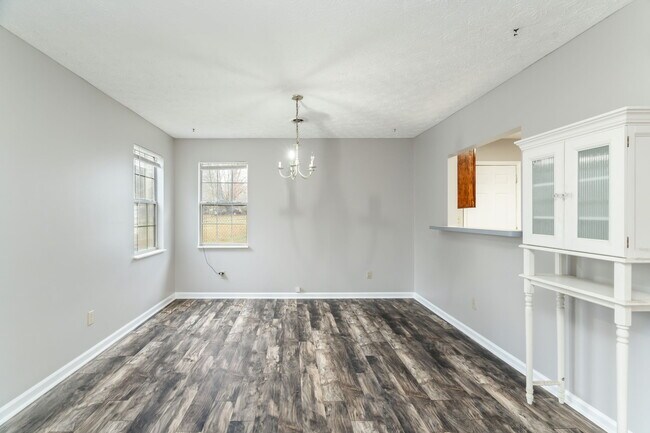 Building Photo - 2603 Louise Ave