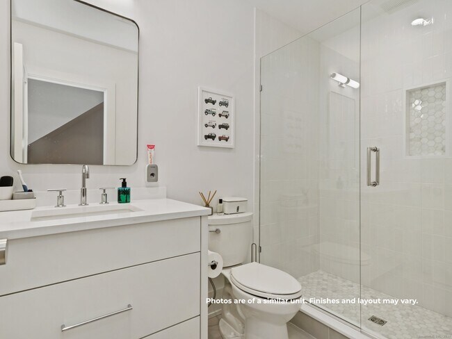 Building Photo - 14 White Barns Ln