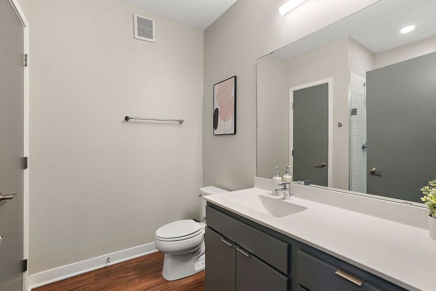 Building Photo - 1410 Nicollet Ave