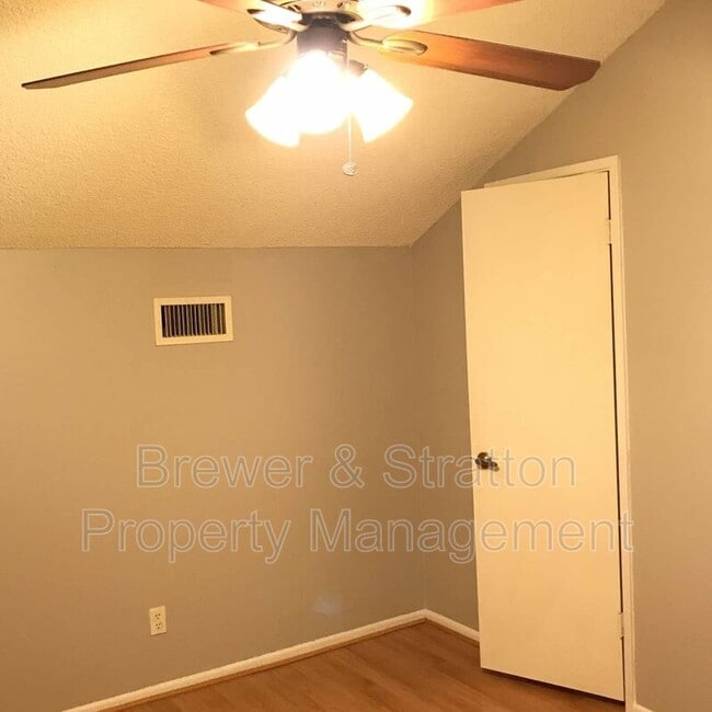 Building Photo - 30 E Brown Rd