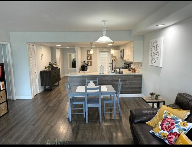 Building Photo - 3090 N Course Dr