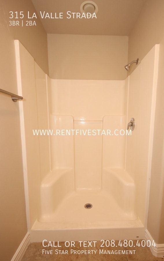 Building Photo - 315 La Valle Strada