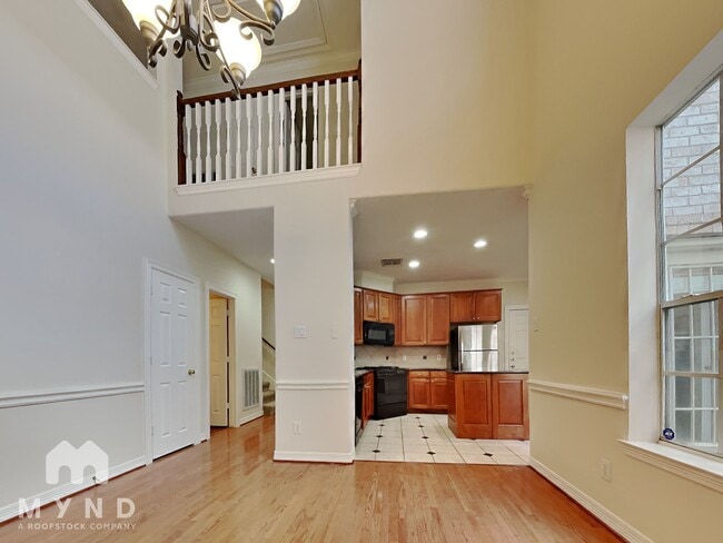 Building Photo - 1127 Enclave Square E