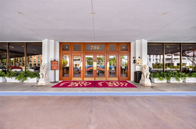Building Photo - 700 Biltmore Ct