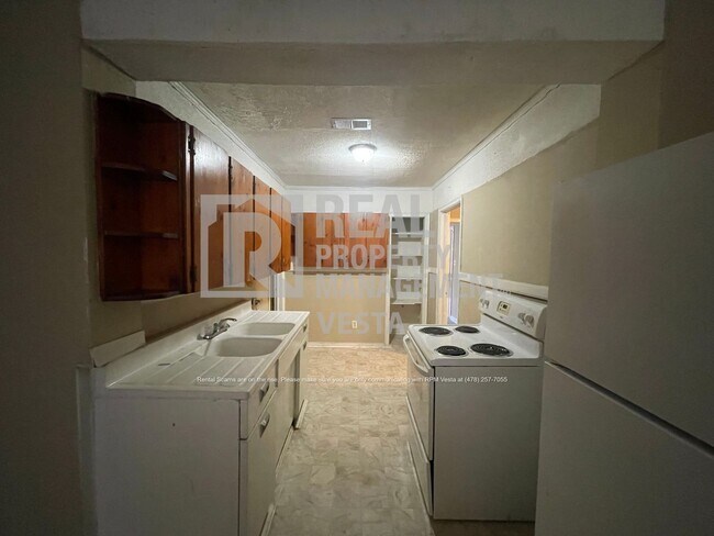 Building Photo - 3346 Shaw Dr