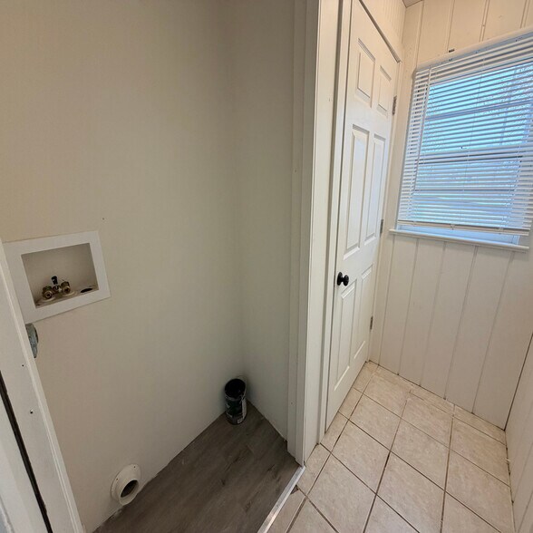 Building Photo - 1525 6th St