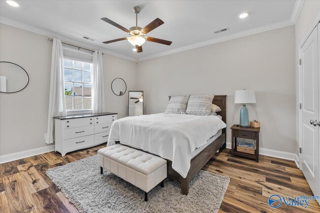 Building Photo - 38 Pine St