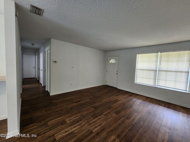 Building Photo - 1721 Hawaii Dr E