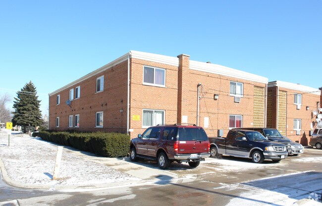 Primary Photo - 10171 W Chestnut Ave