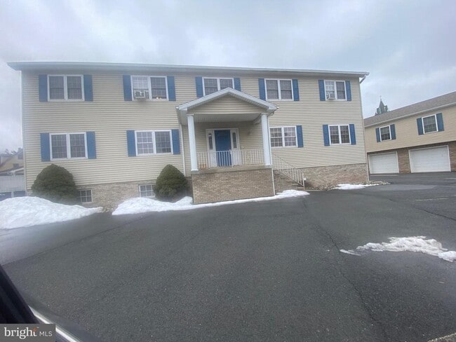 Building Photo - 130 Mortimer St