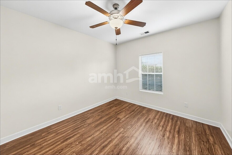 Building Photo - 4870 Beryl Dr