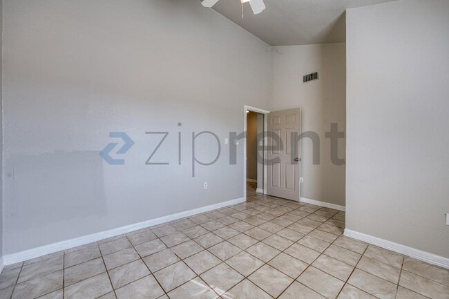 Building Photo - 815 E Sugarcane Dr