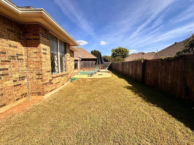 Building Photo - Spacious 4 Bed in Deer Creek