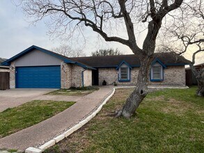 Building Photo - UPDATED HOME WITH BONUS ROOM