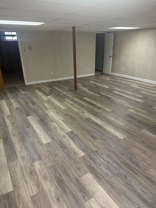 Building Photo - 3 Bed/3 Bath