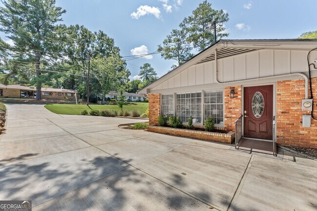 Building Photo - 206 Fortson Dr