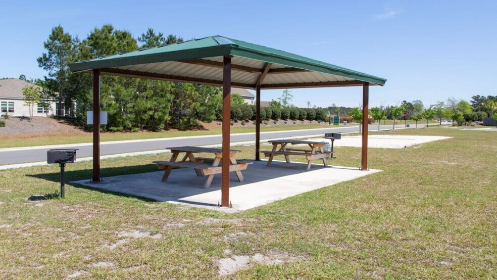 Community picnic area - 4162 High Glen Dr
