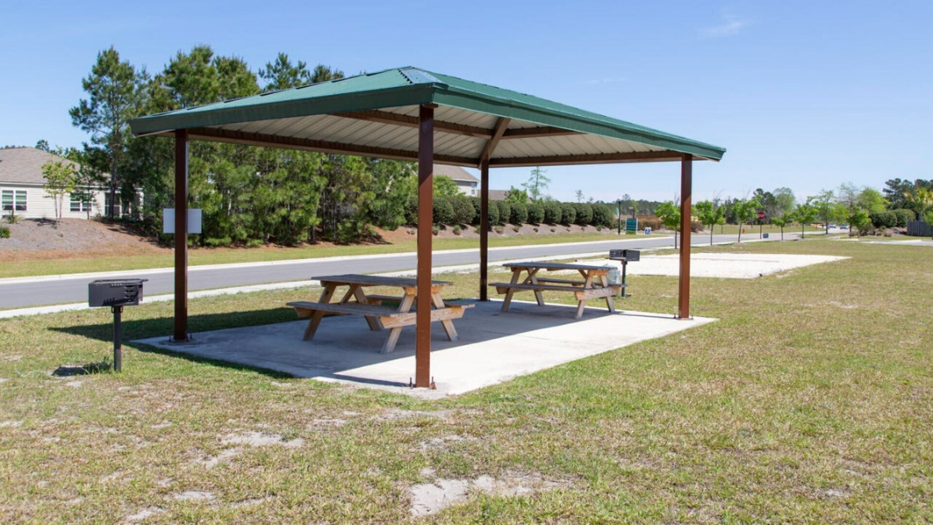 Community picnic area - 4162 High Glen Dr