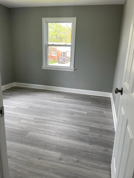 Main Floor - 5013 Nantucket Rd