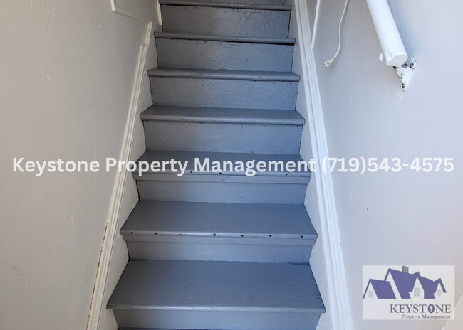 Building Photo - $400 Off Move In Special! Centrally Located 2nd Floor Apartment with 1 Bedroom/1 Bathroom  - $800...