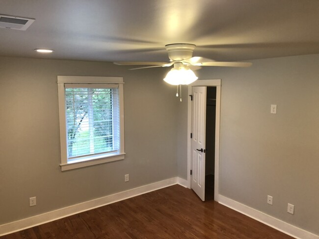 Second bedroom (view 2) - 20400 Church St