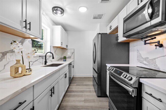 Building Photo - 11423 Hazen St