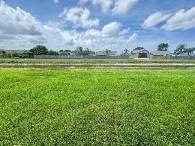 Building Photo - 10849 NW 30th Pl