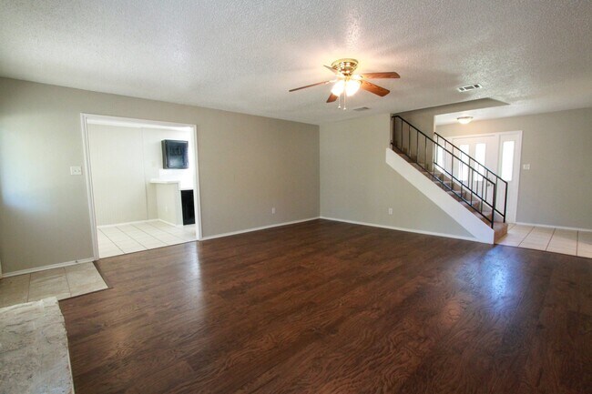 Building Photo - Updated 4 Bedroom • 2.5 Bath • West Round Rock • Downstairs Primary Suite • Two Living Areas • La...